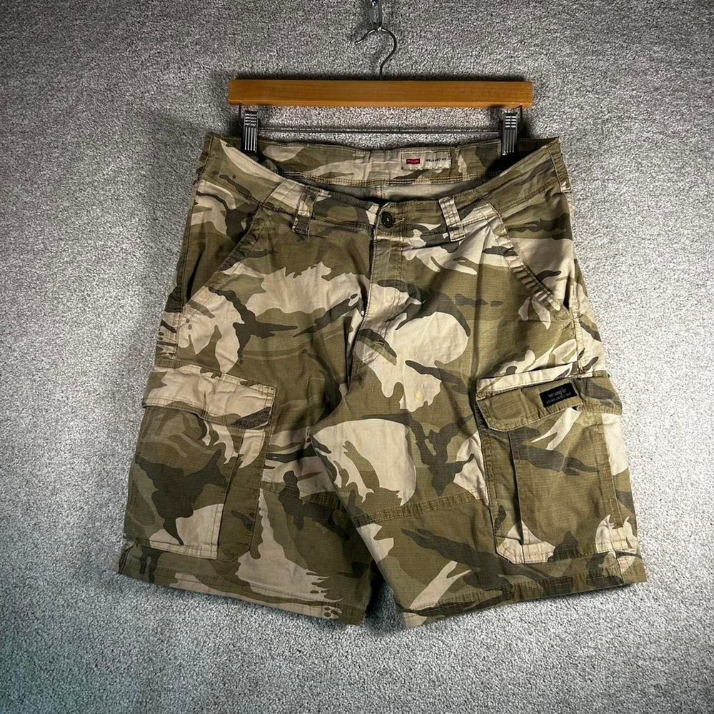 Y2K wrangler baggy camo skater cargo shorts Size 34